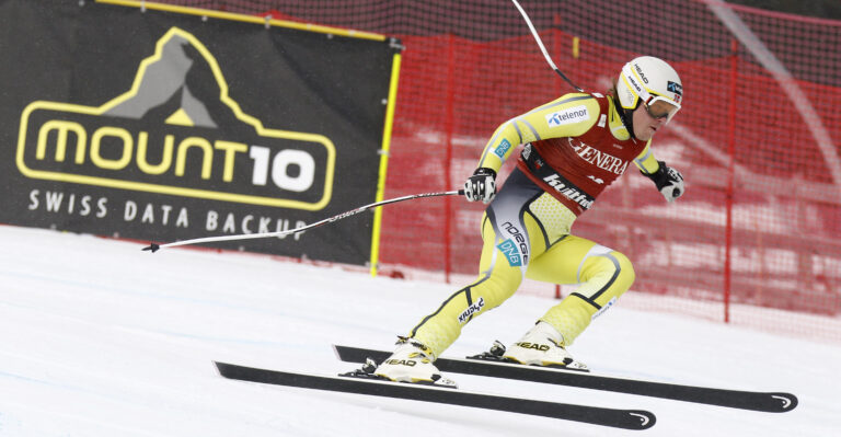120304-Skiing-15-scaled-aspect-ratio-500-260
